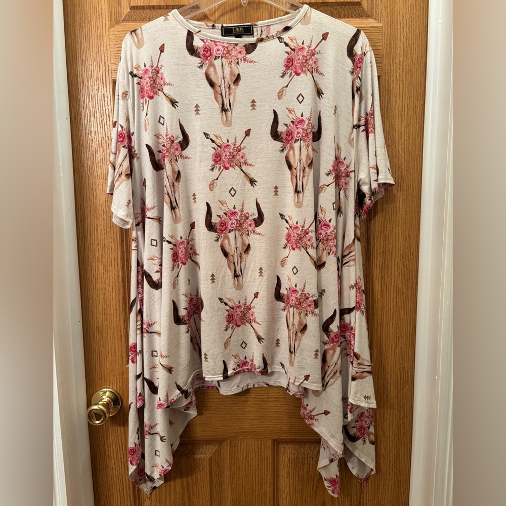 L&B Floral Skull Print Top - Pink and Cream - Picture 1 of 10